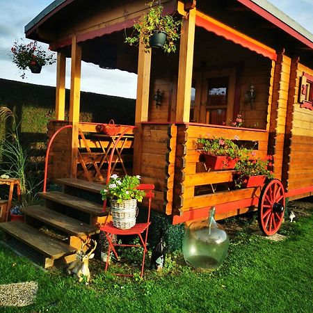 Roulotte La Passe Pierre Bed & Breakfast Pende Luaran gambar