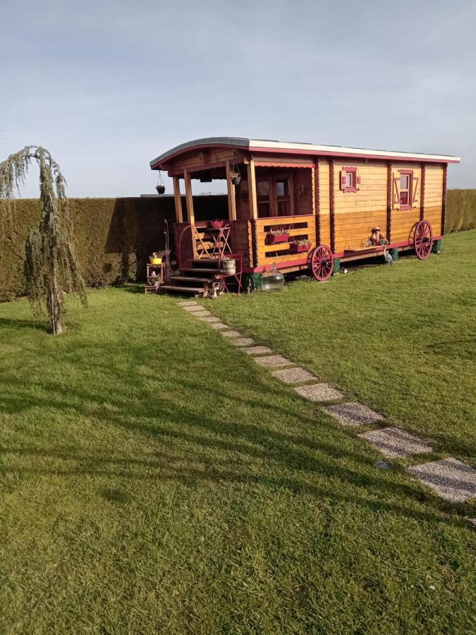 Roulotte La Passe Pierre Bed & Breakfast Pende Luaran gambar