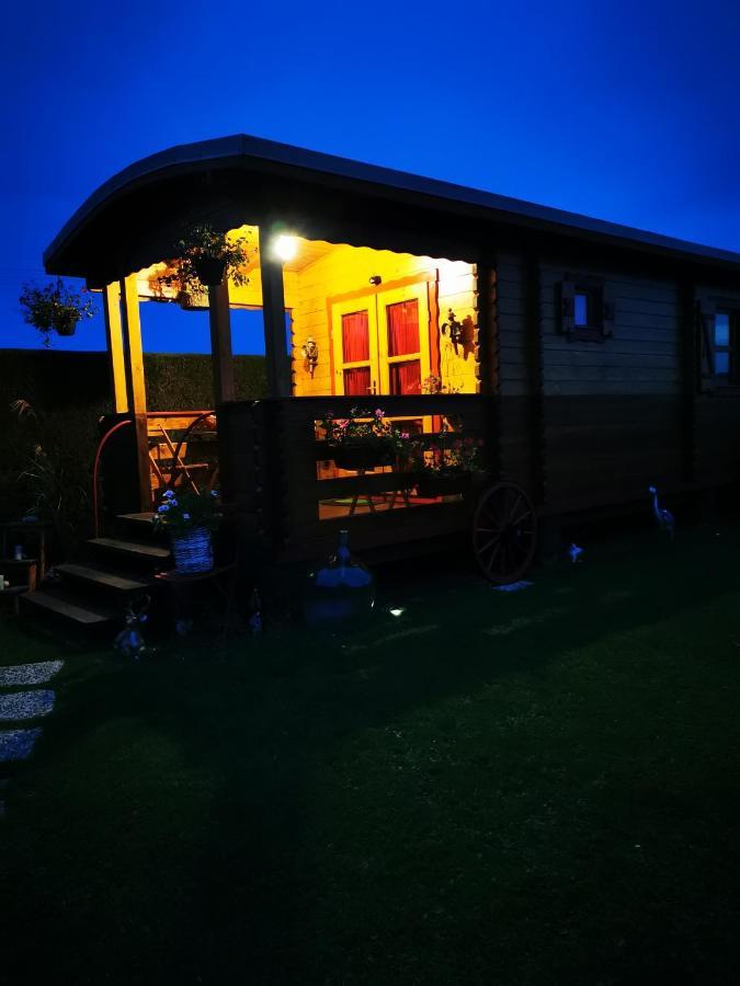 Roulotte La Passe Pierre Bed & Breakfast Pende Luaran gambar